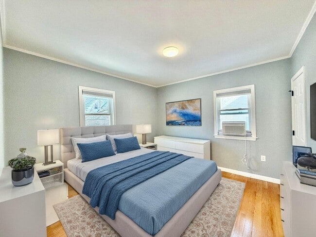 Building Photo - 305 Safford St