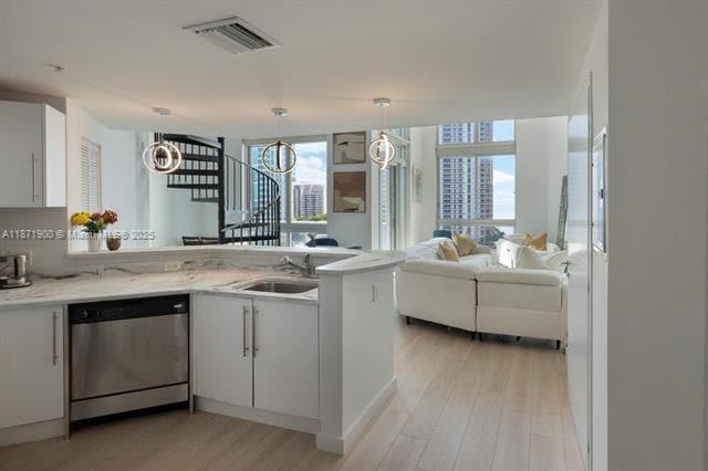 Building Photo - 300 S Biscayne Blvd