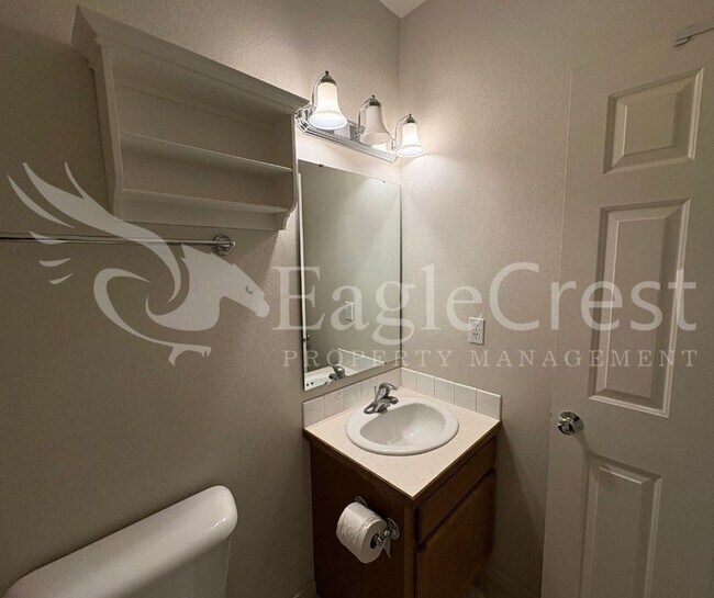 Building Photo - Three Bedroom, Two Bathroom Home Located o...