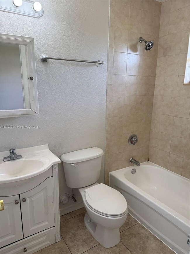 Building Photo - 7605 NW 38th Ct