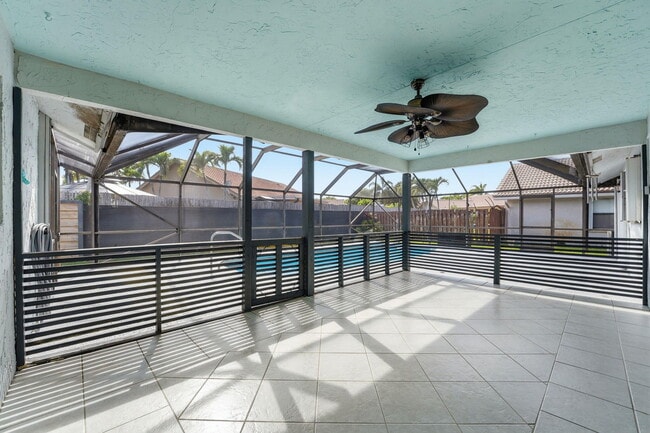 Building Photo - 9284 Laurel Green Dr