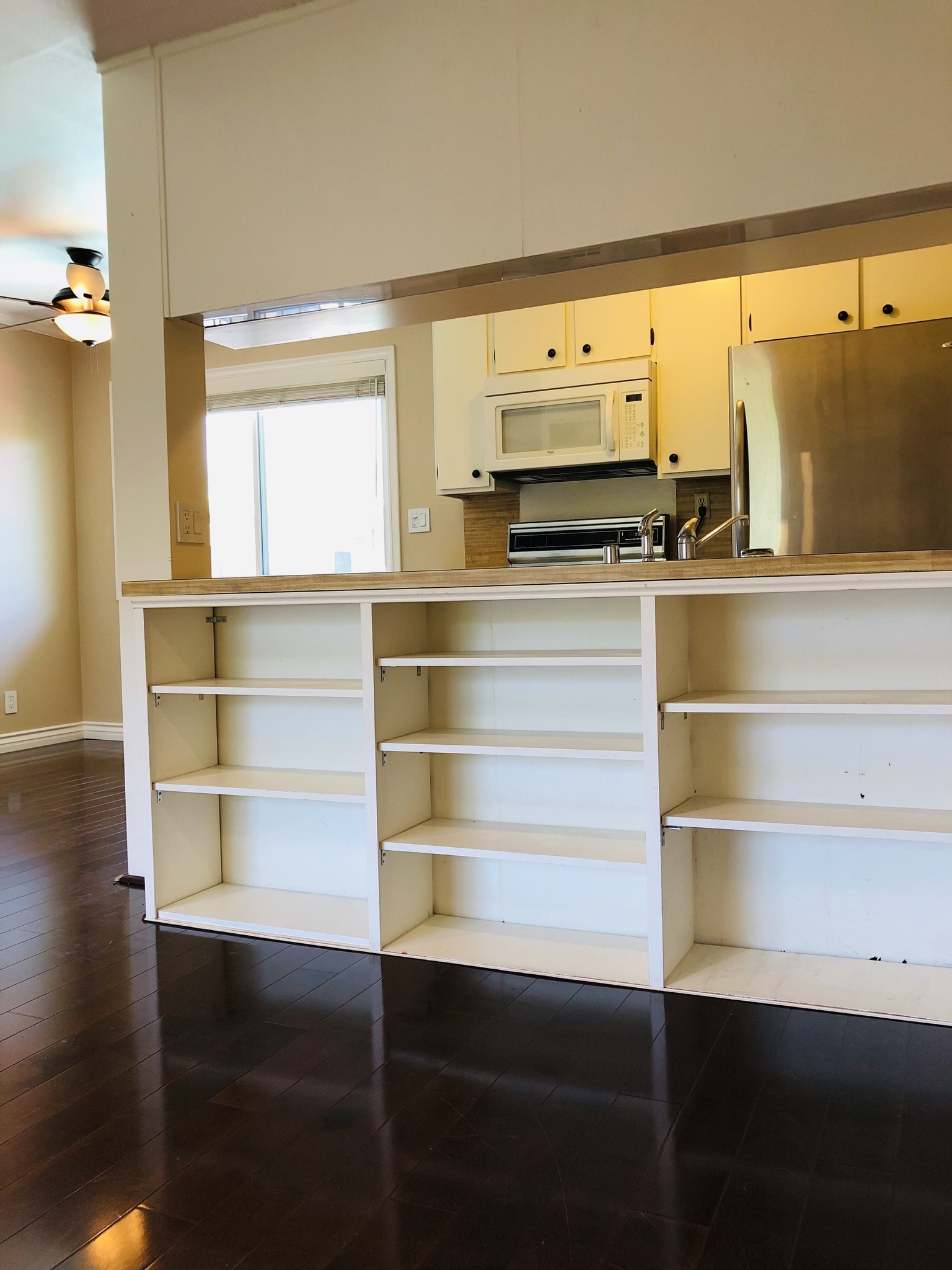 Decor Shelves - 3907 La Crescenta Ave