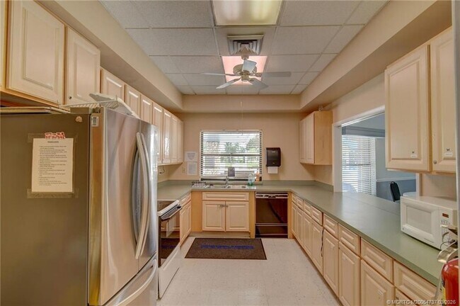 Building Photo - 7073 SE Birchwood Ln