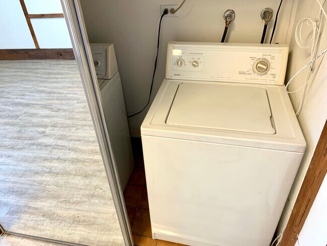 Building Photo - LIVE BY THE BEACH! 1BD/1BA OCEAN BEACH APARTMENT + PRIVATE GARAGE & LAUNDRY!!!