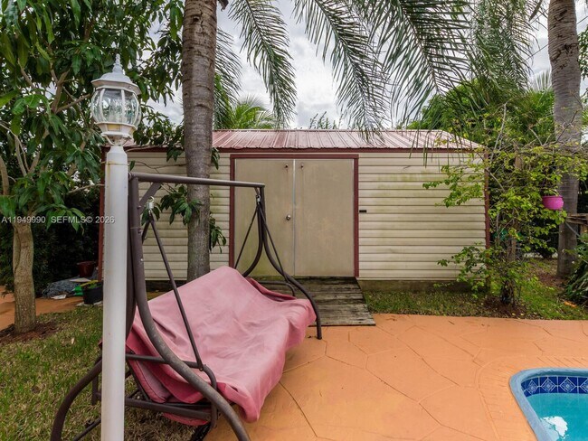 Building Photo - 5524 Garfield St