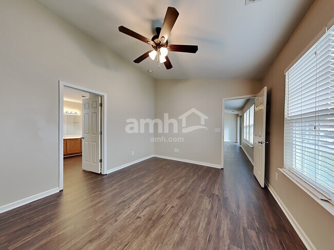 Building Photo - 926 Wolf Pack Way