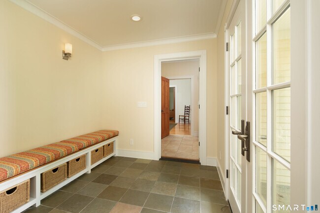 Building Photo - 63 Belden St