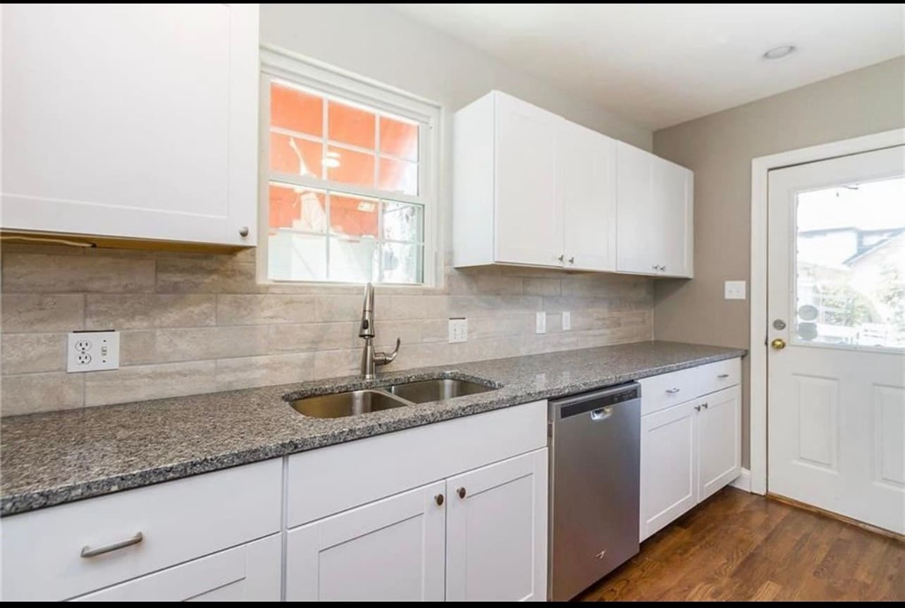 Building Photo - 724 W Gregory Blvd