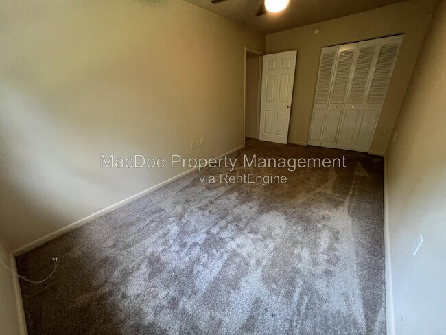 Building Photo - 14611 Earlham Ct