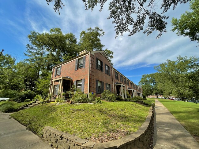 Side of building/Front sidewalk - 1610 Valley Ave