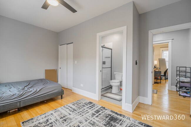 Building Photo - 1410 W Farragut Ave