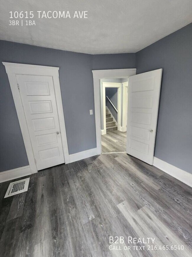 Building Photo - 10615 Tacoma Ave