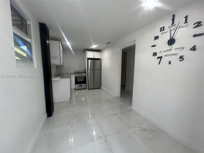 Building Photo - 1543 NE 144th St