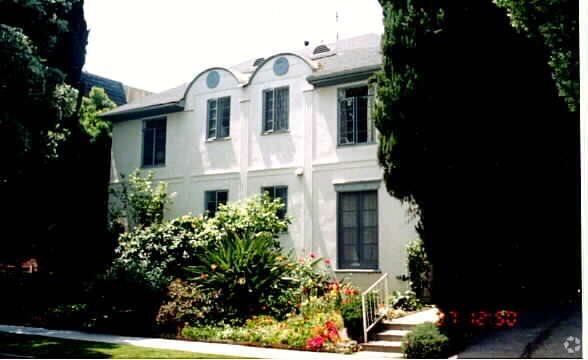 Building Photo - 127-129 1/2 N Clark Dr