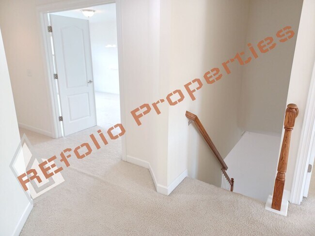 Building Photo - Lovely 5 Bedroom 4 Bathroom Single Family ...