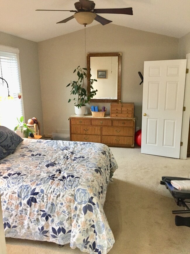 Building Photo - Green Hills living at its best.  2 BR 2.5 ...