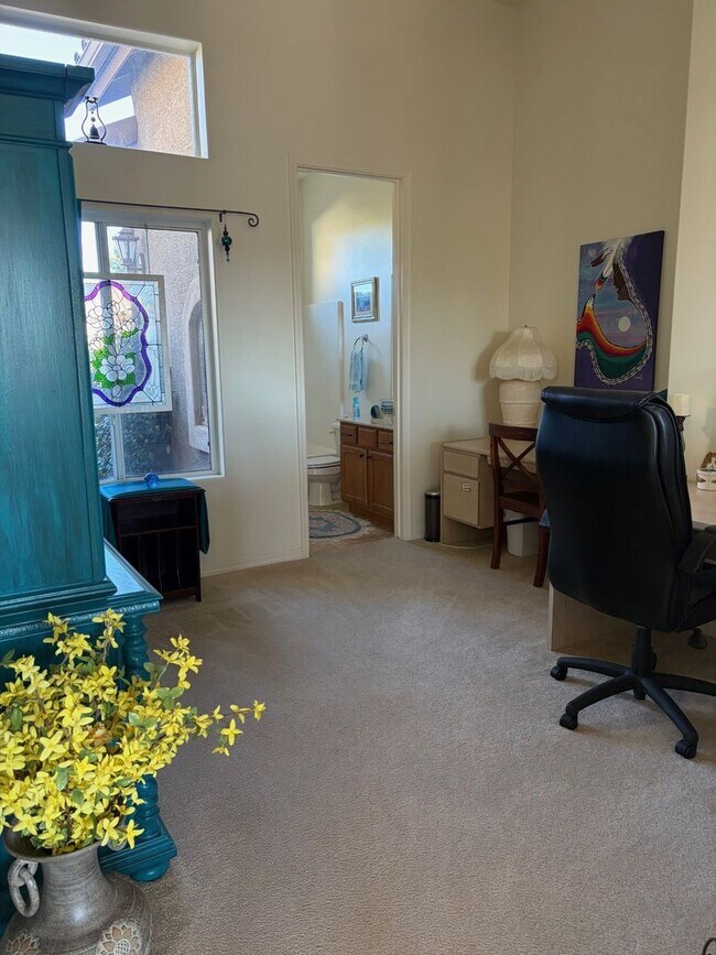 Building Photo - FULLY FURNISHED LUXURY HOME ON GOLF COURSE