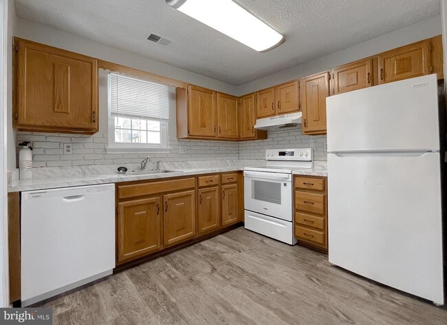 Building Photo - 4232 Drake Ct