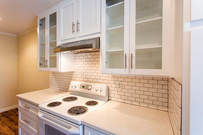 Building Photo - Updated West Hollywood Condo