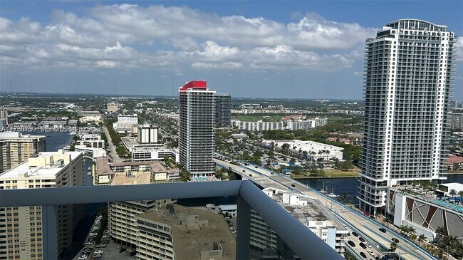 Building Photo - 1830 S Ocean Dr