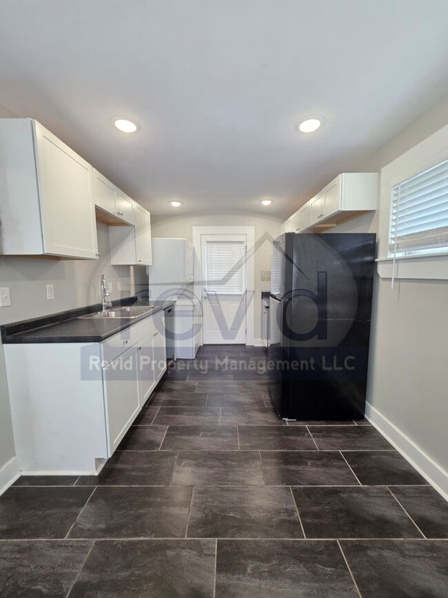 Building Photo - 3523 Barwood Cir