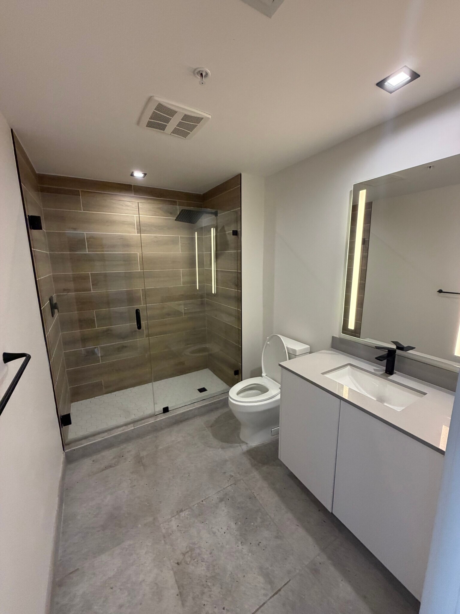 Building Photo - 132 NE 22nd St