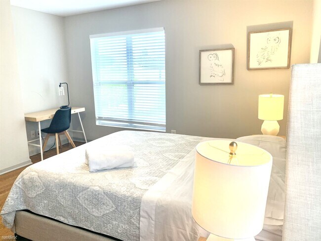 Building Photo - Room for Rent, 3 bath Duplex - 96 McMillen...