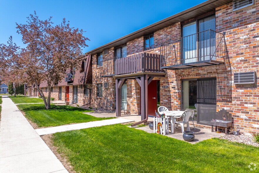 Primary Photo - Western Adobe