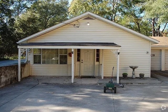 Building Photo - 323 Sally Dr