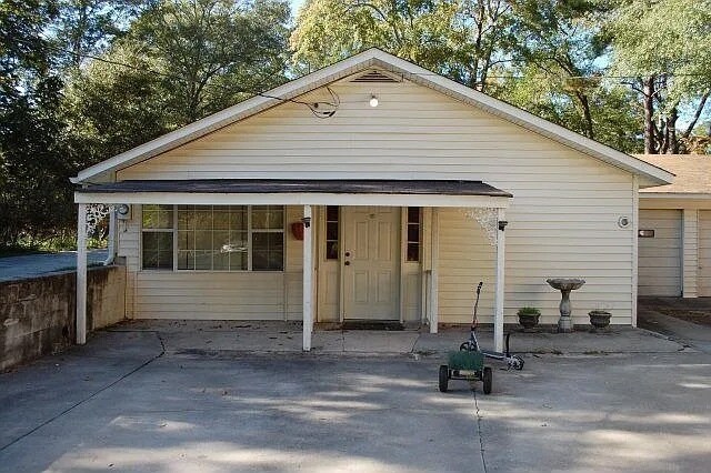 Building Photo - 323 Sally Dr