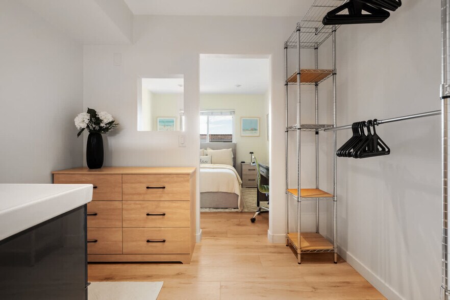 Building Photo - 301 Crocus Ct