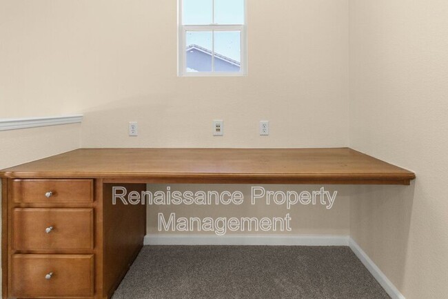 Building Photo - 785 Ellerbrook St