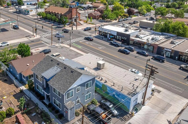 Building Photo - **Nearly new 1-Bedroom Midtown Apartment f...