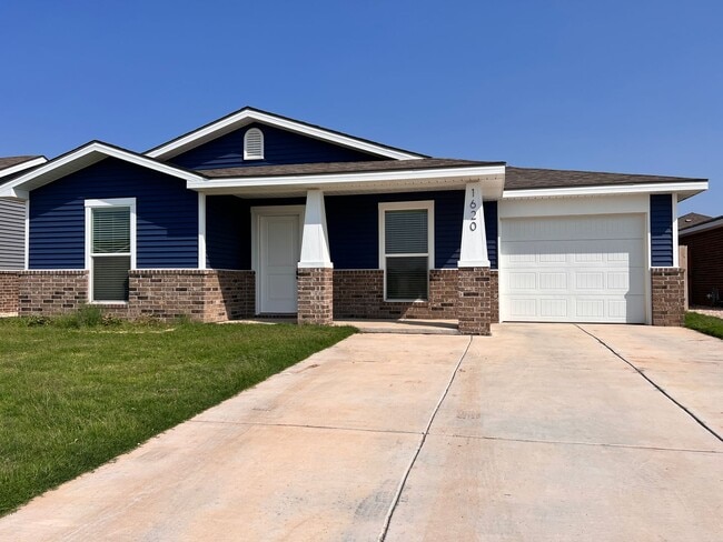 Building Photo - Pre leasing now for 4/1/2026