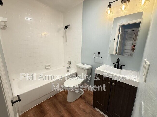 Building Photo - 2809 Marconi St