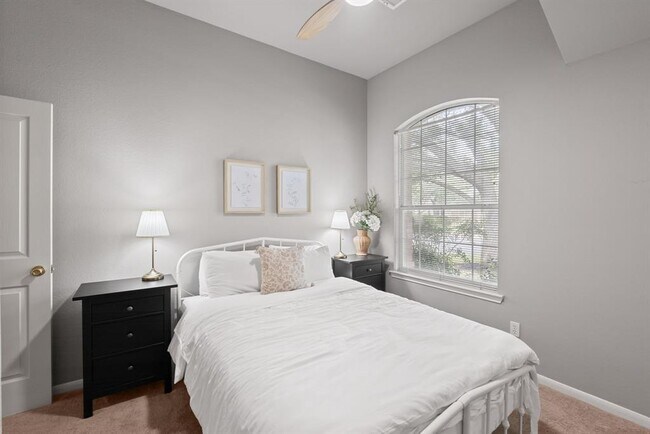 Building Photo - 9305 Donner Ln