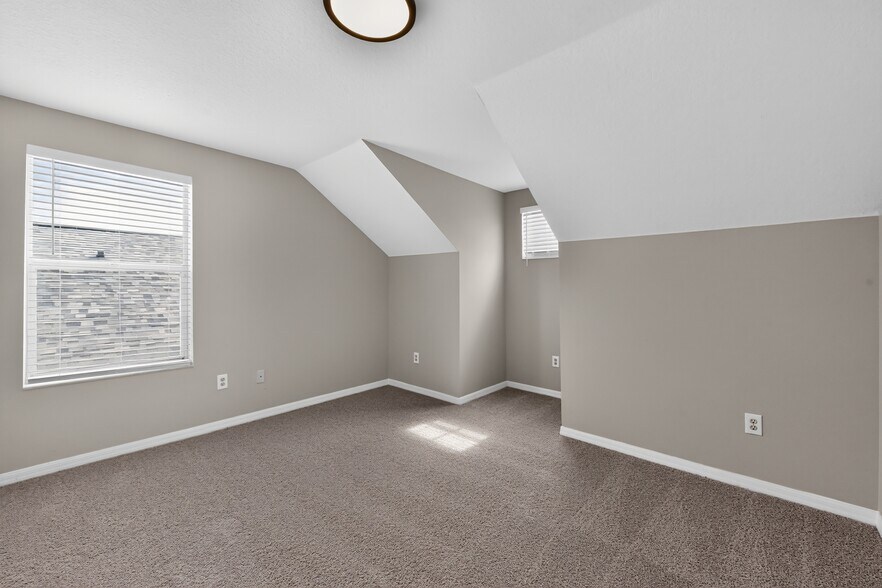 Building Photo - 6641 Cambridge Park Dr