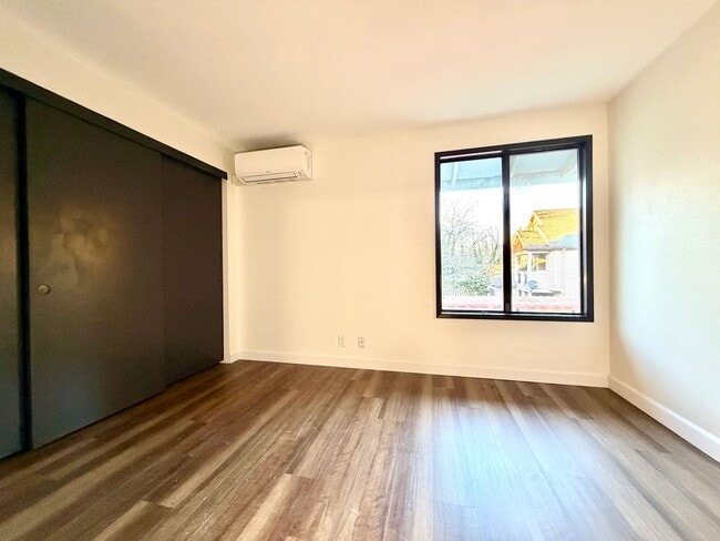 Building Photo - **$1000 DEPOSIT + TWO WEEKS FREE RENT** Spacious Townhouse in the Heart of Garden Home~ New LVP F...