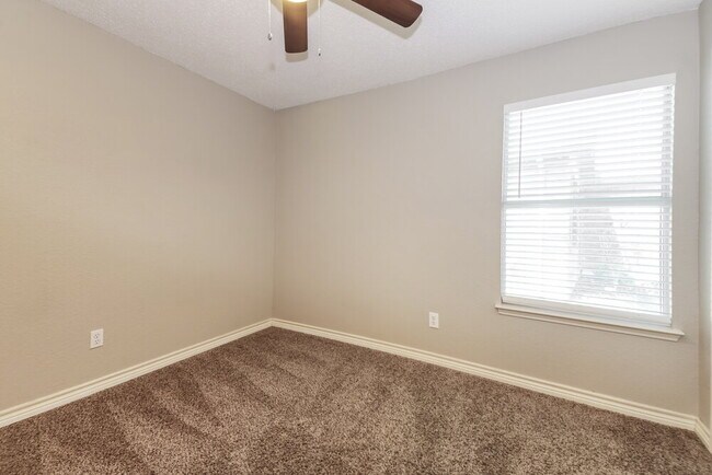 Building Photo - 1515 Warrington Way