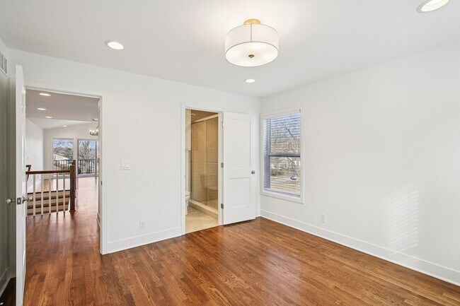 Building Photo - Main St Townhomes