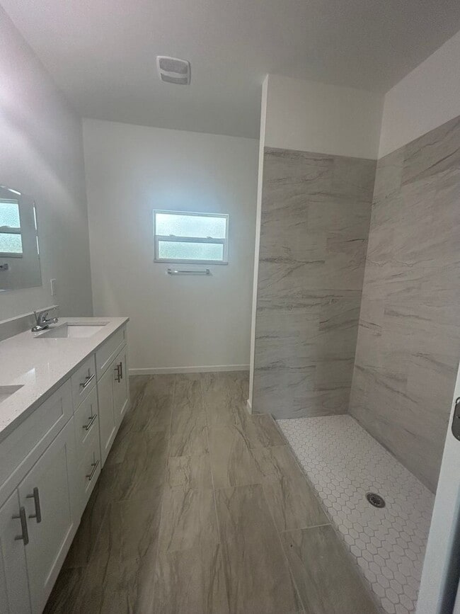 Building Photo - JUST BUILT! Modern 3 Bed / 2 Bath Home with Garage in Serene Lake Placid