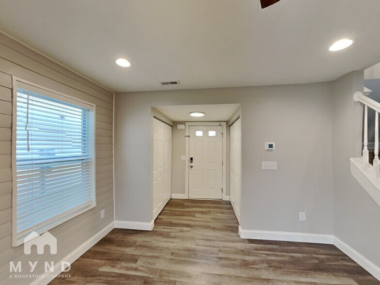 Building Photo - 305 Kear St