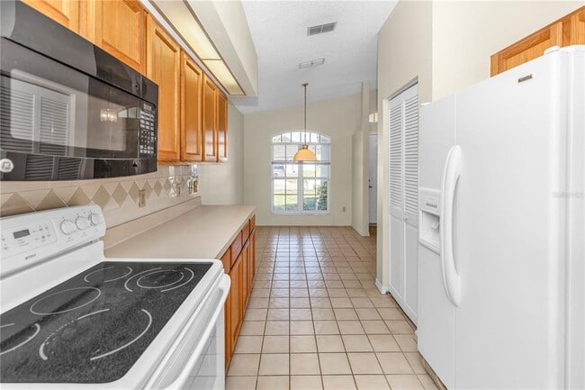 Building Photo - 5910 Petunia Ln