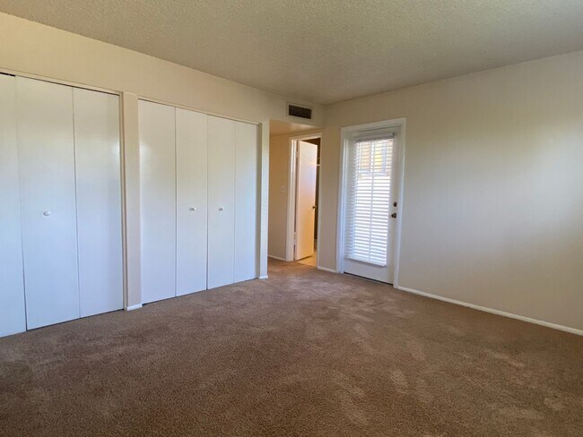 Building Photo - Tempe 4 Bed 2 Bath Includes Pool & Landscaping - Great Location