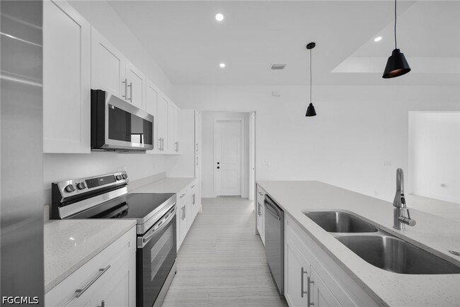 Building Photo - 3543 NE 14th Pl