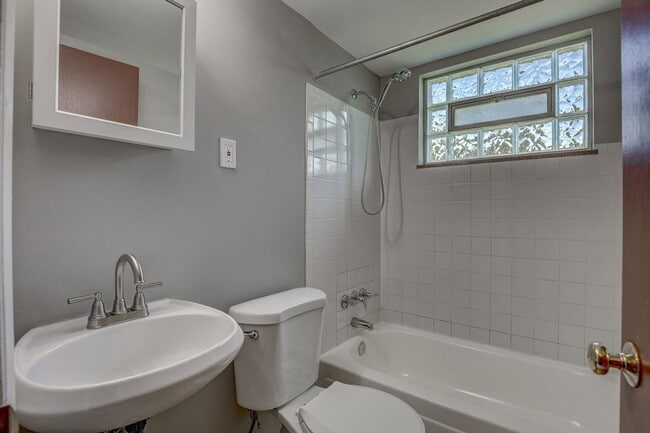 Building Photo - 7598 Boleyn Dr
