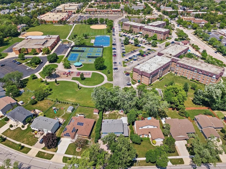 Building Photo - 220 S Roselle Rd