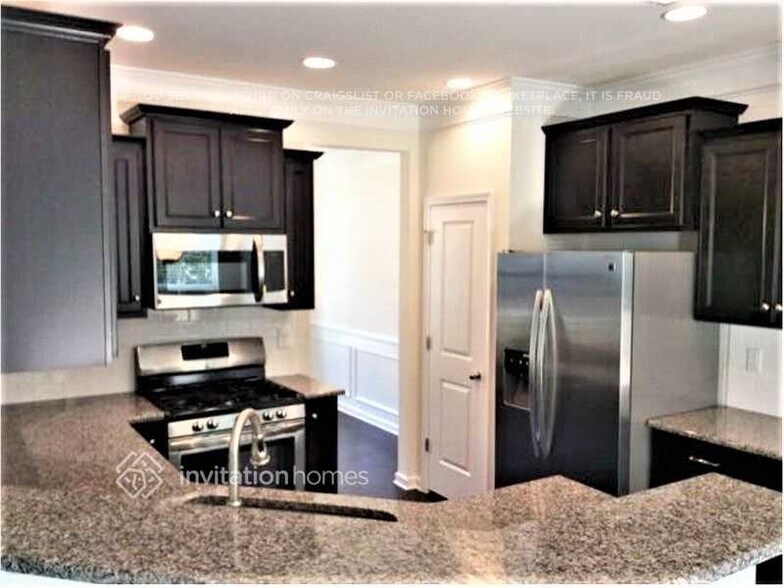 Building Photo - 617 Augustus Lane