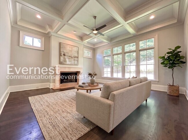 Building Photo - Spacious 7 Bed/8 Bath Home with Garage / Pet-Friendly / Available Now!