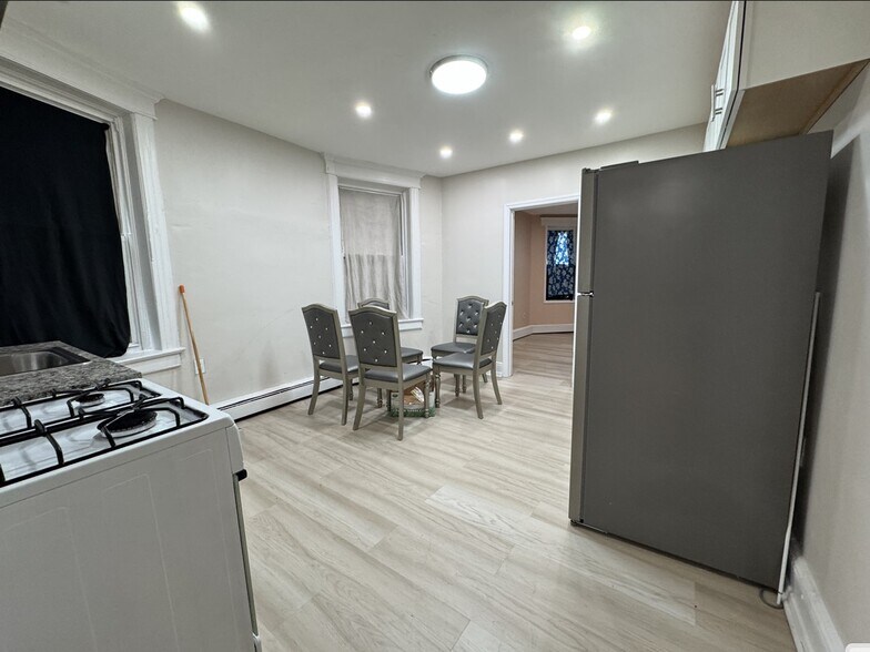 86 Bostwick Ave 1A - 95 Bostwick Ave